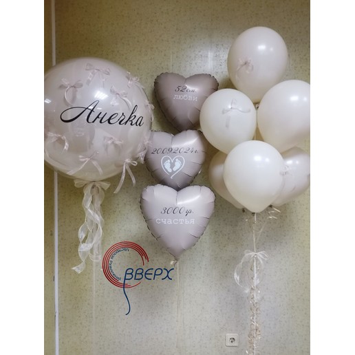 Выписка девочка в бежевых тонах